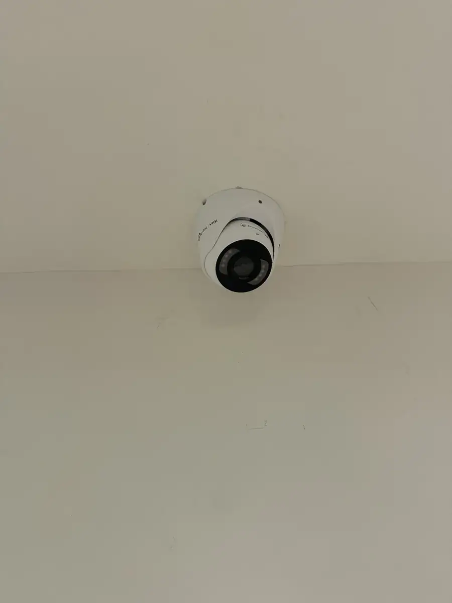 Point de caméra de vidéosurveillance installé dans un site professionnel par NYELEC