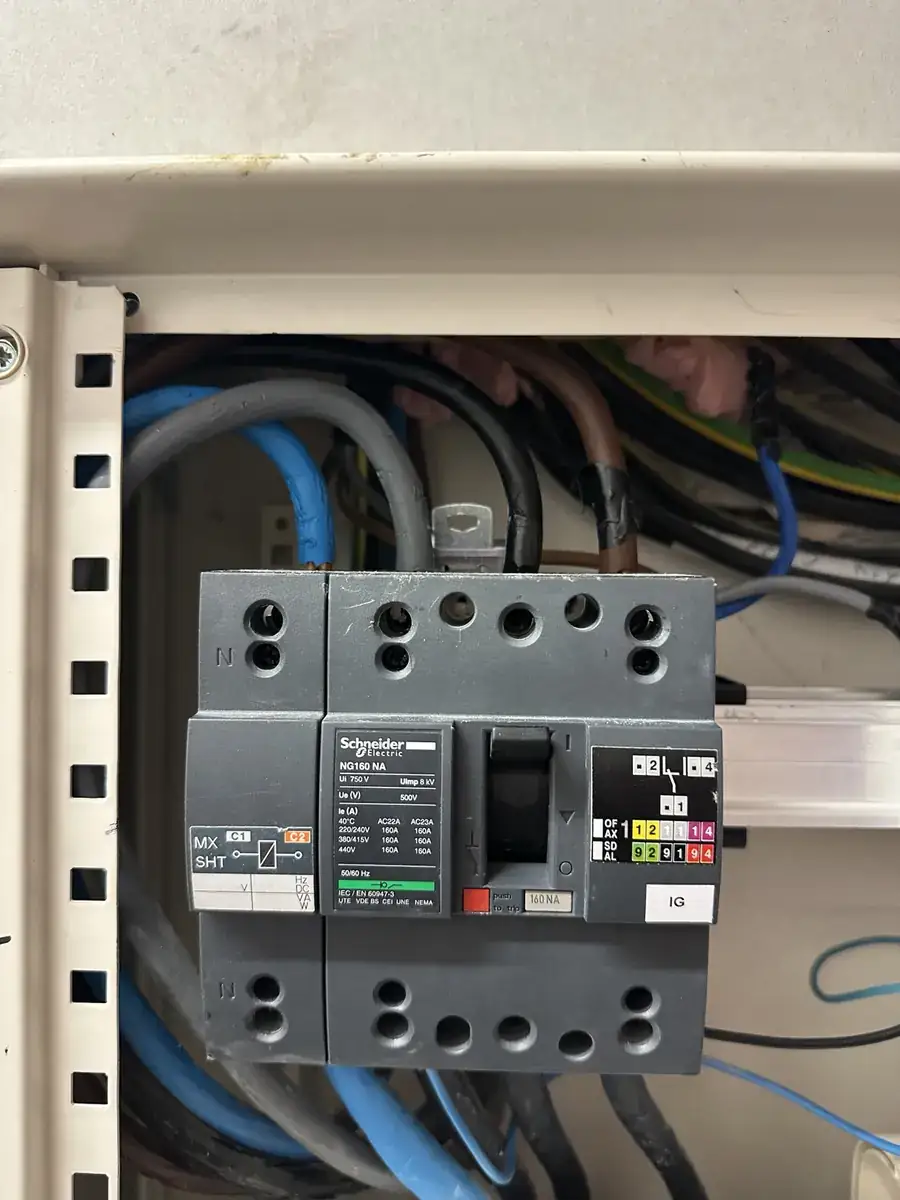 Reprise de l'alimentation d'un tableau électrique professionnel par NYELEC
